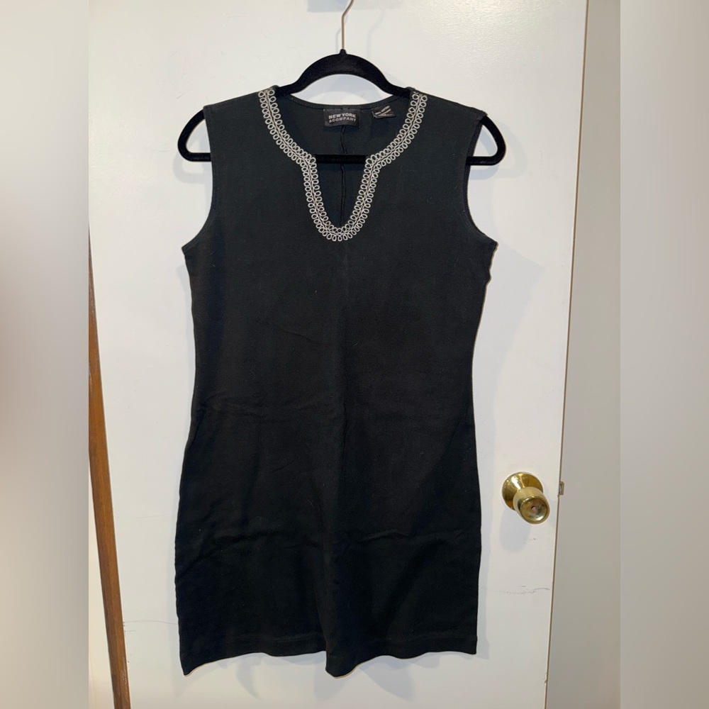 New York & Company Sleeveless Black Dress Embroidered Tan Neckline Size Med